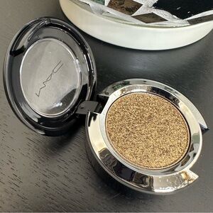 NWOT MAC PUT U ON GOLD Shiny Pretty Shadow